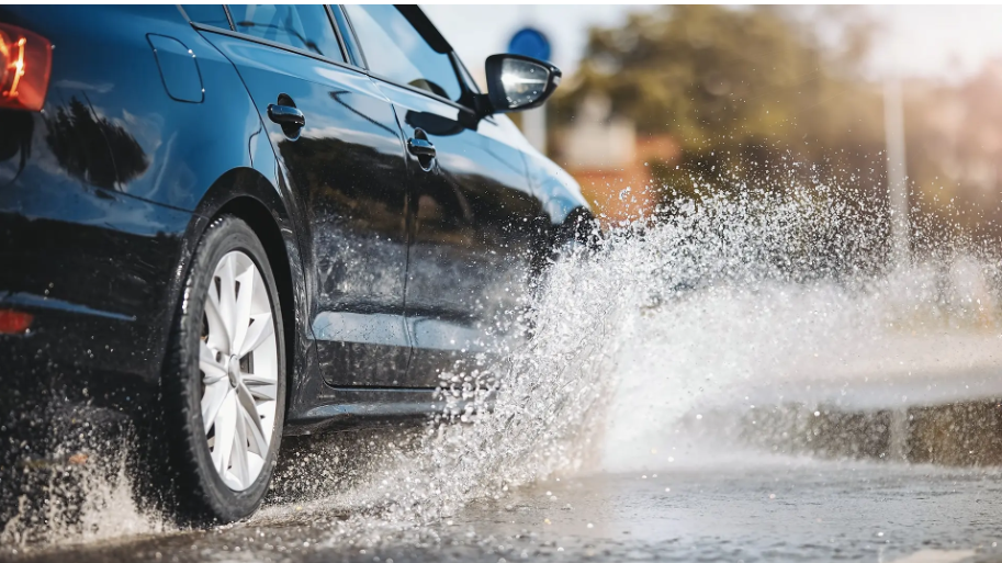 پدیده ای خطرآفرین به نام هیدروپلنینگ Hydroplaning یا Aquaplaning